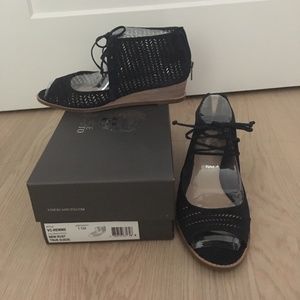 Vince Camuto Women Sandals (Never worn, Brand New)